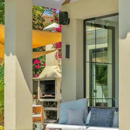 Tropical Villa *